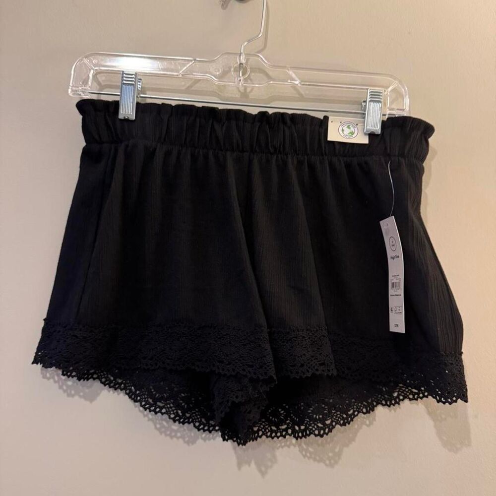 No-boundaries Women's Black Shorts